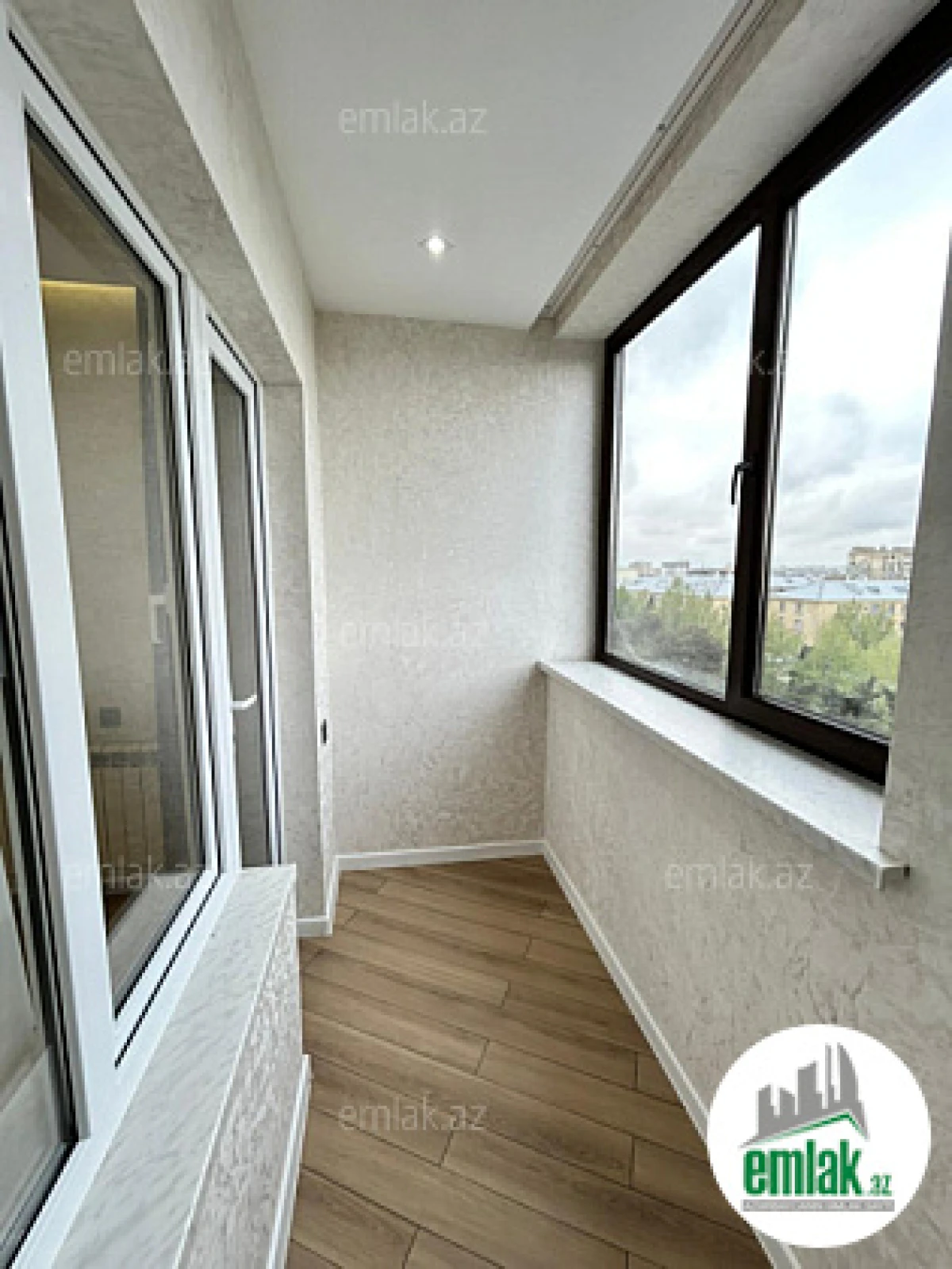 Satılır 4 otaqlı köhnə tikili 105 m²