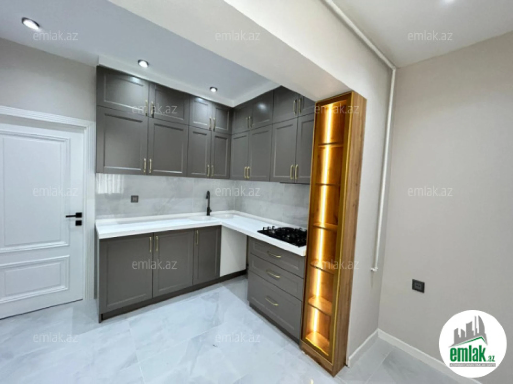 Satılır 4 otaqlı köhnə tikili 105 m²