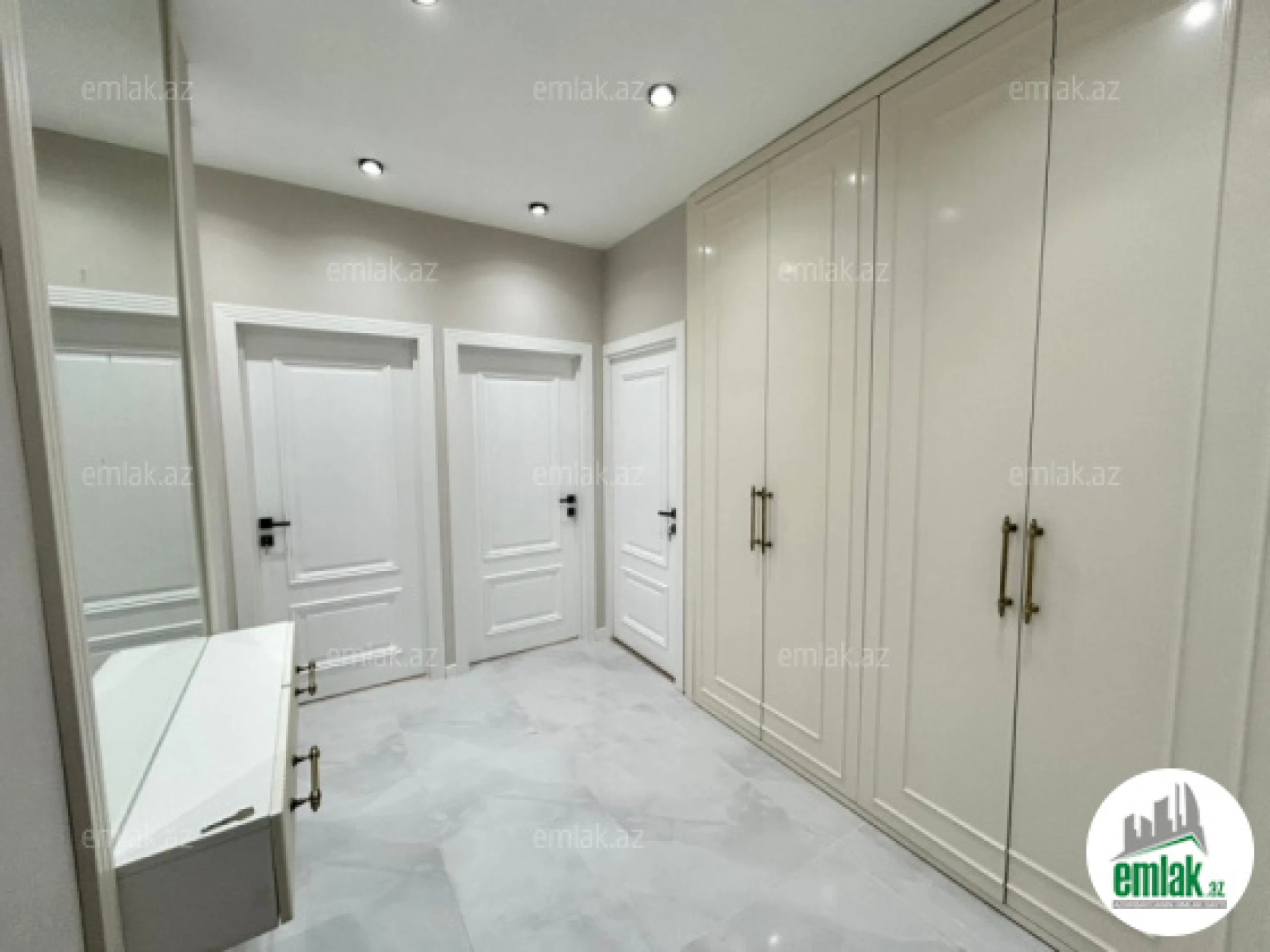 Satılır 4 otaqlı köhnə tikili 105 m²