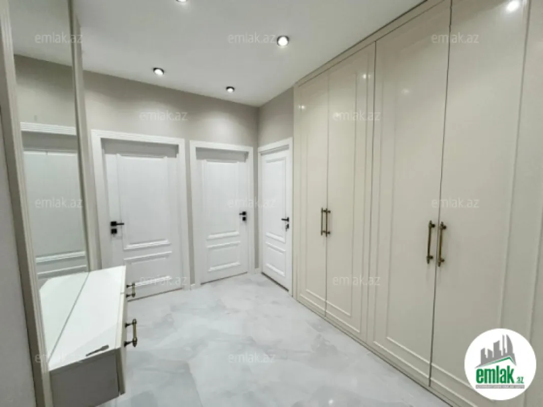 Satılır 4 otaqlı köhnə tikili 105 m²