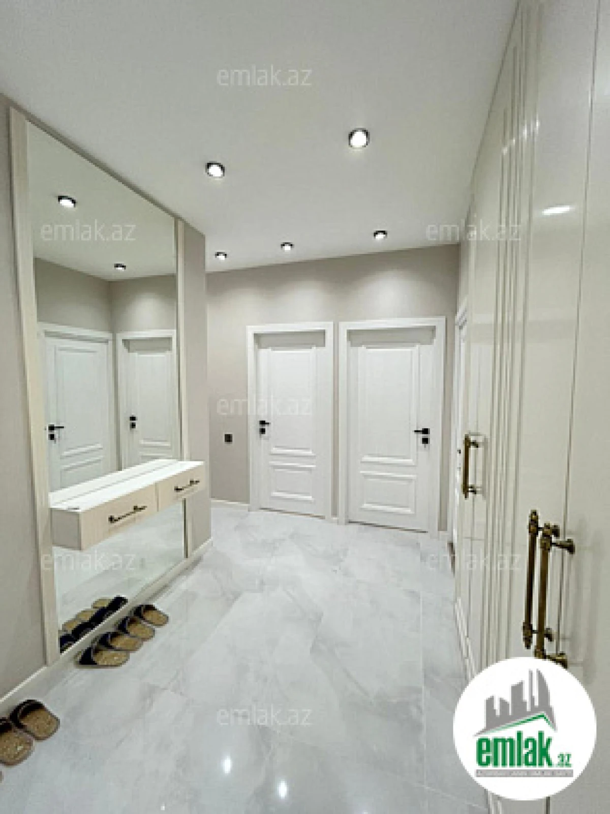 Satılır 4 otaqlı köhnə tikili 105 m²