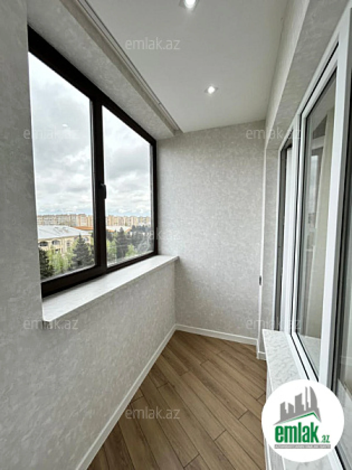 Satılır 4 otaqlı köhnə tikili 105 m²