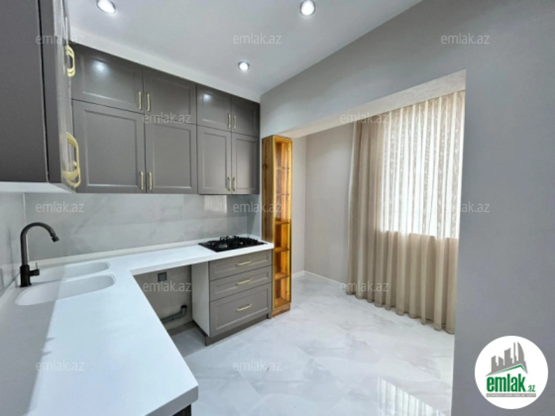 Satılır 4 otaqlı köhnə tikili 105 m²