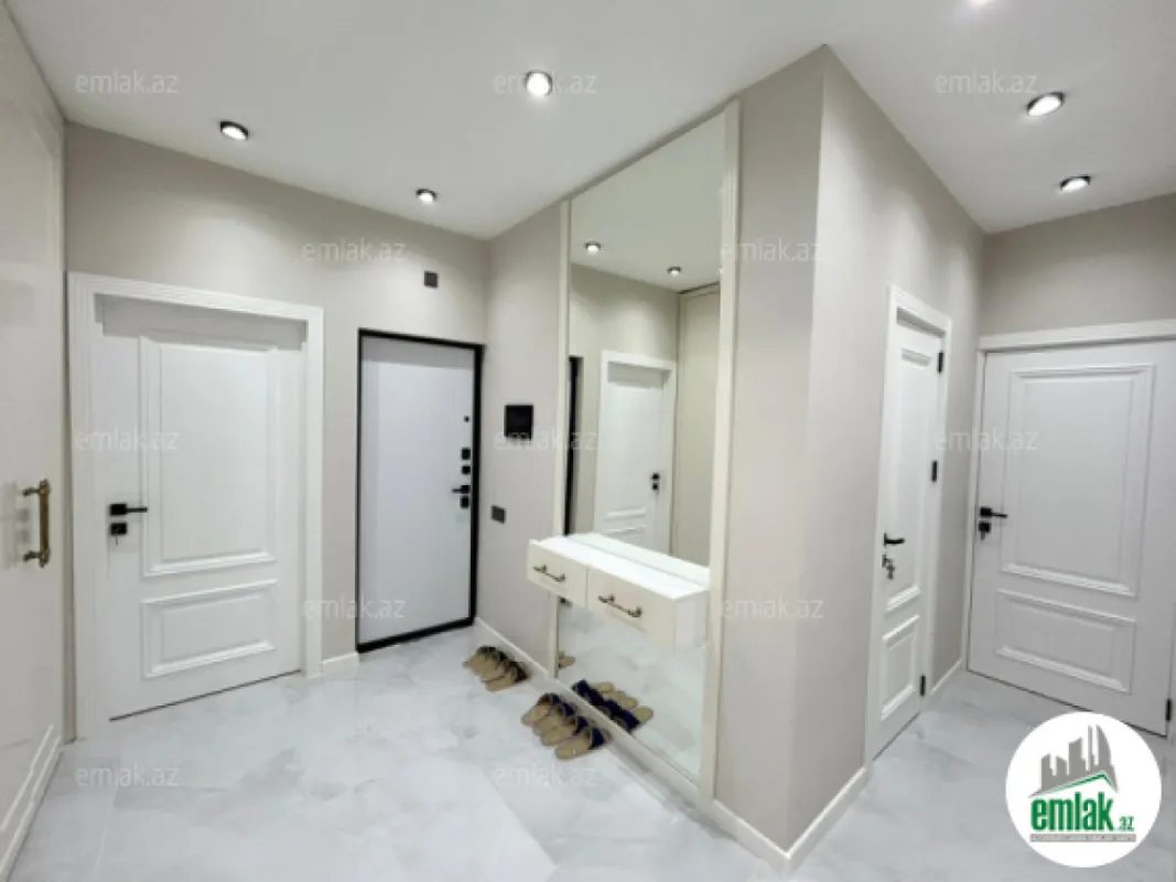 Satılır 4 otaqlı köhnə tikili 105 m²