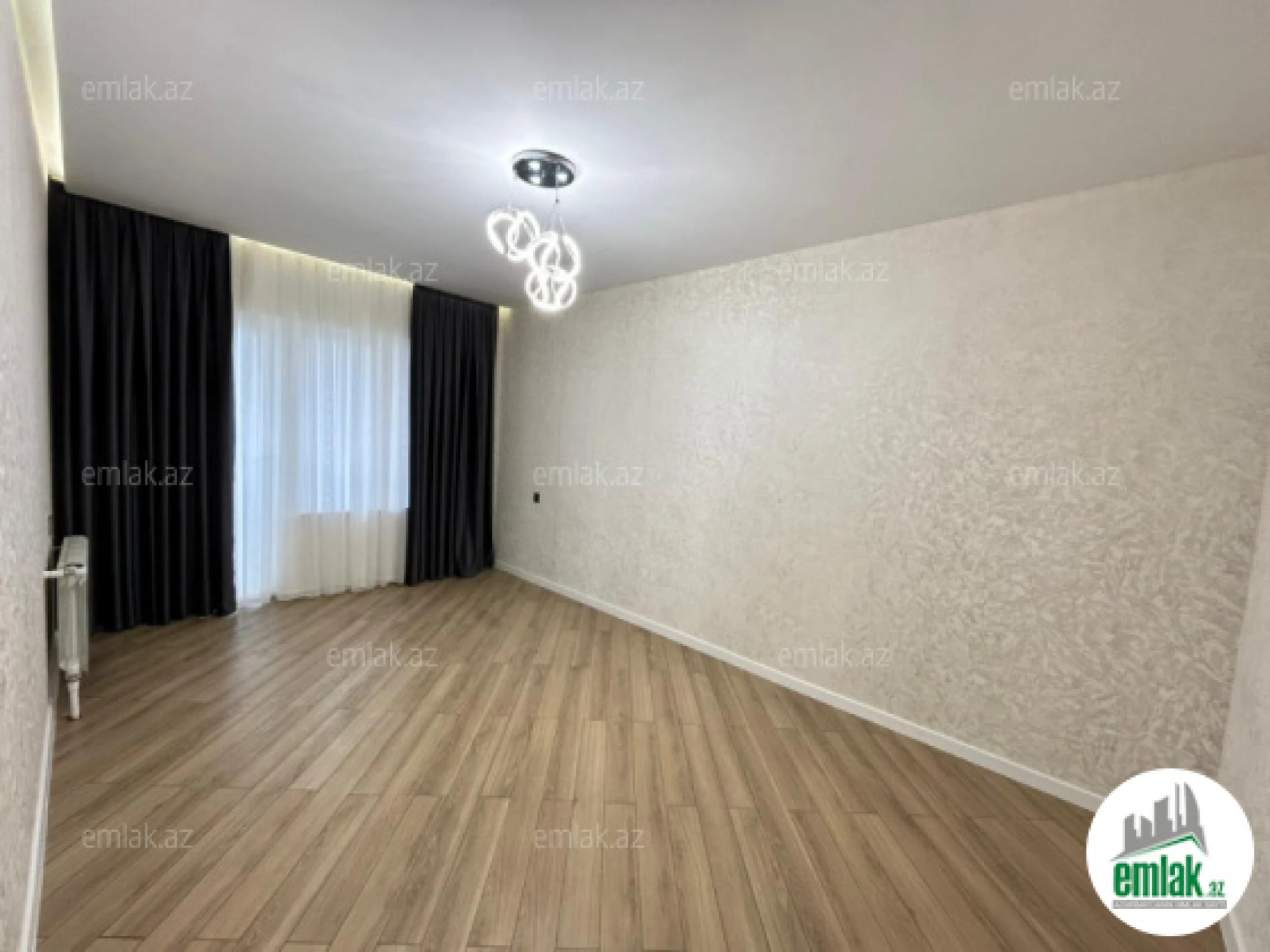 Satılır 4 otaqlı köhnə tikili 105 m²