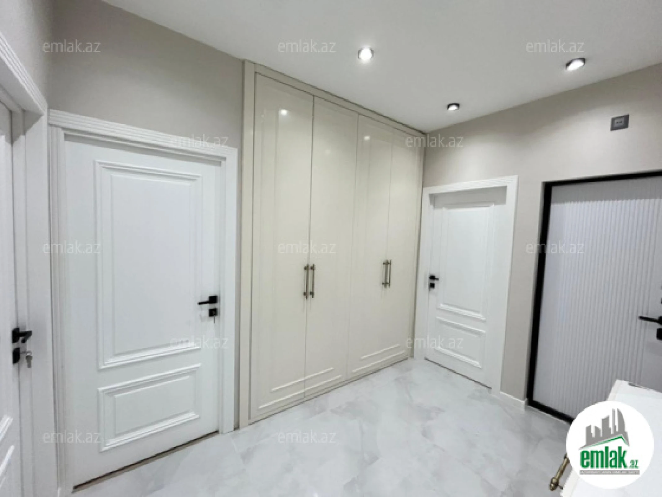 Satılır 4 otaqlı köhnə tikili 105 m²