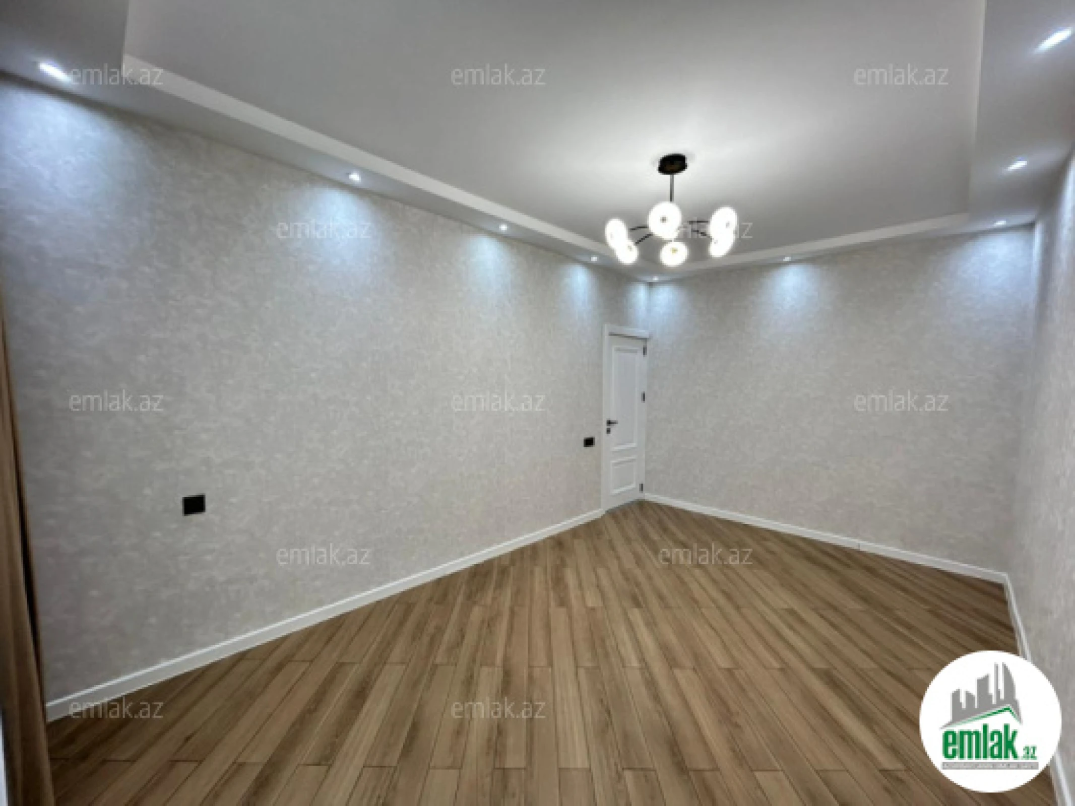 Satılır 4 otaqlı köhnə tikili 105 m²