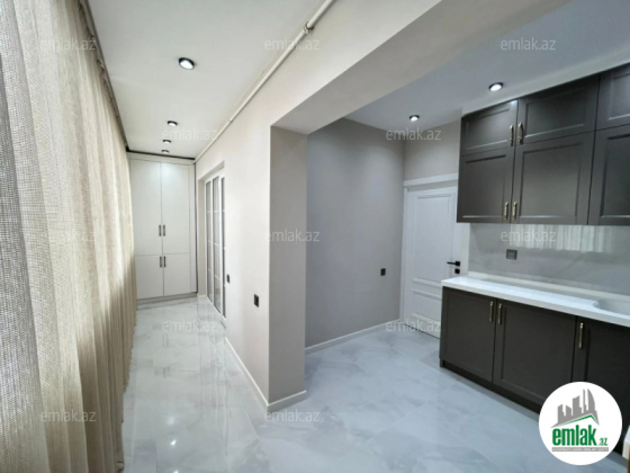 Satılır 4 otaqlı köhnə tikili 105 m²