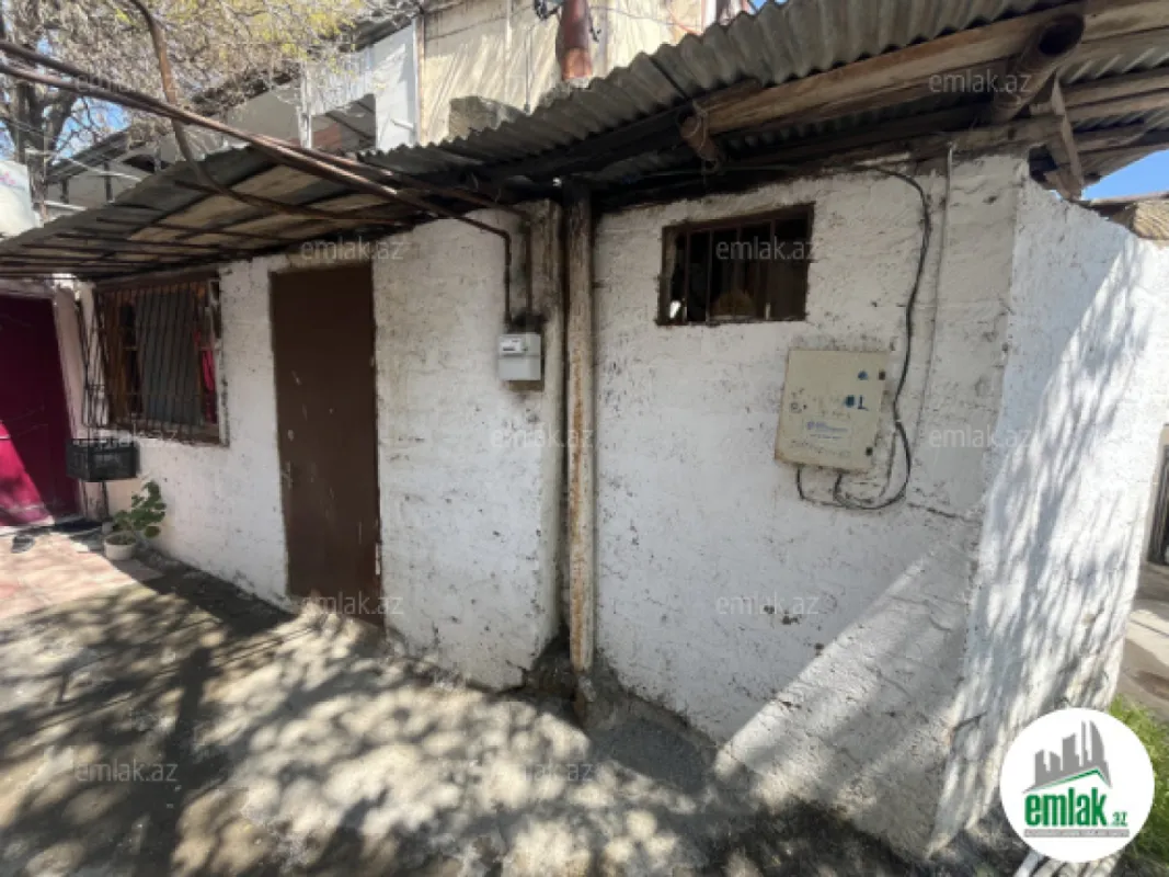 Satılır 2 otaqlı köhnə tikili 150 m²