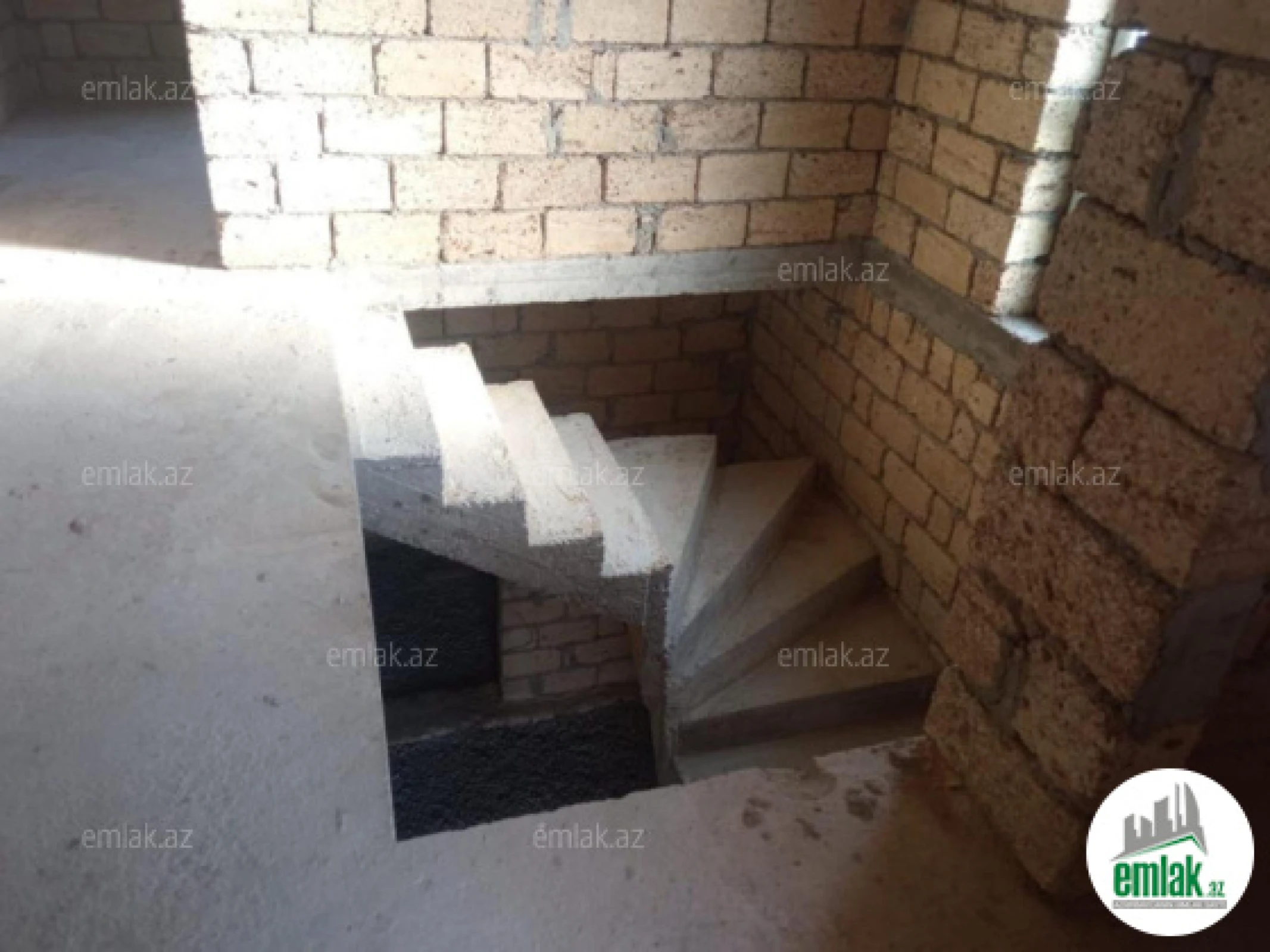 Satılır 4 otaqlı həyət evi 185 m²