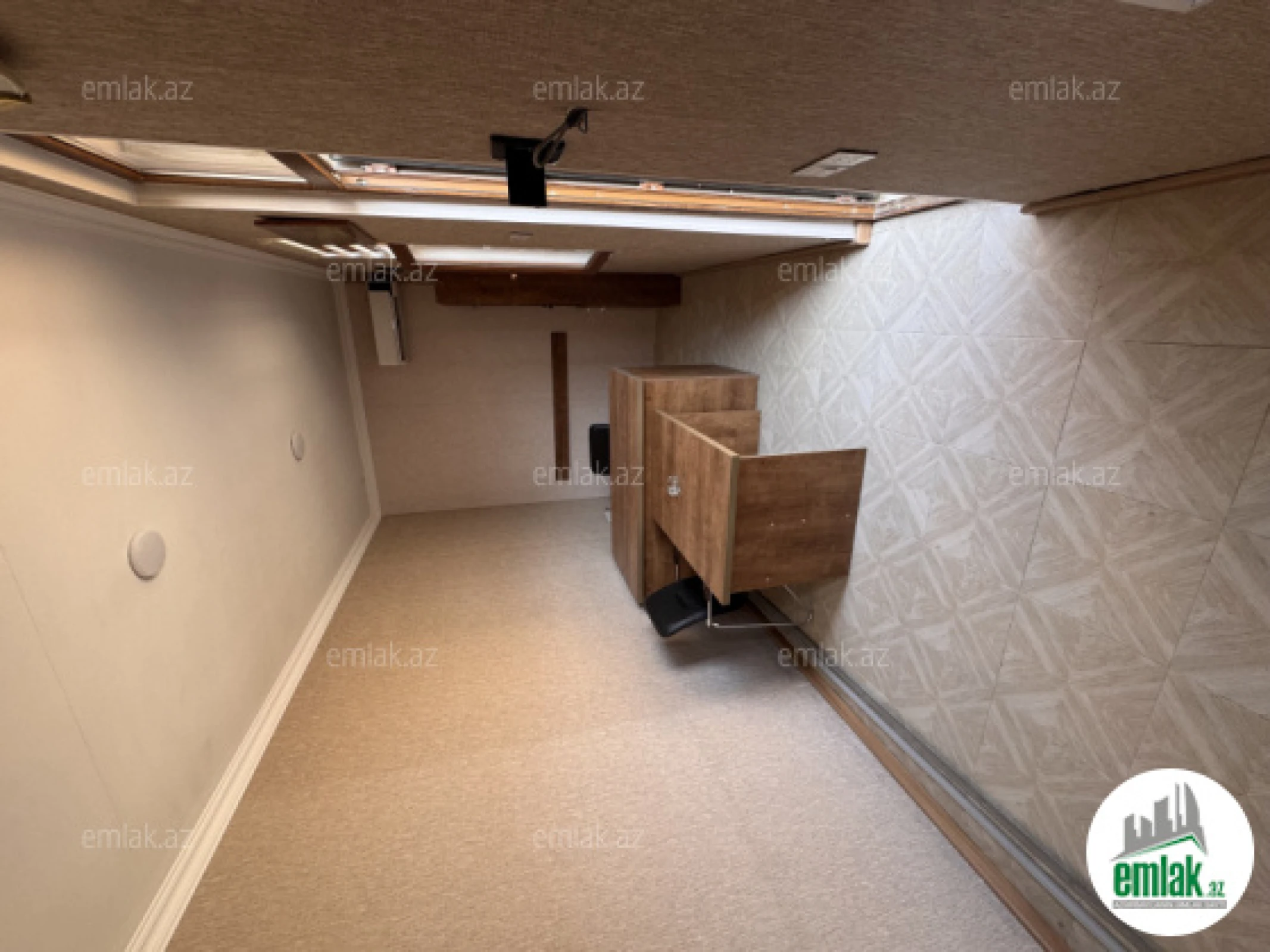 Satılır 2 otaqlı obyekt 300 m²