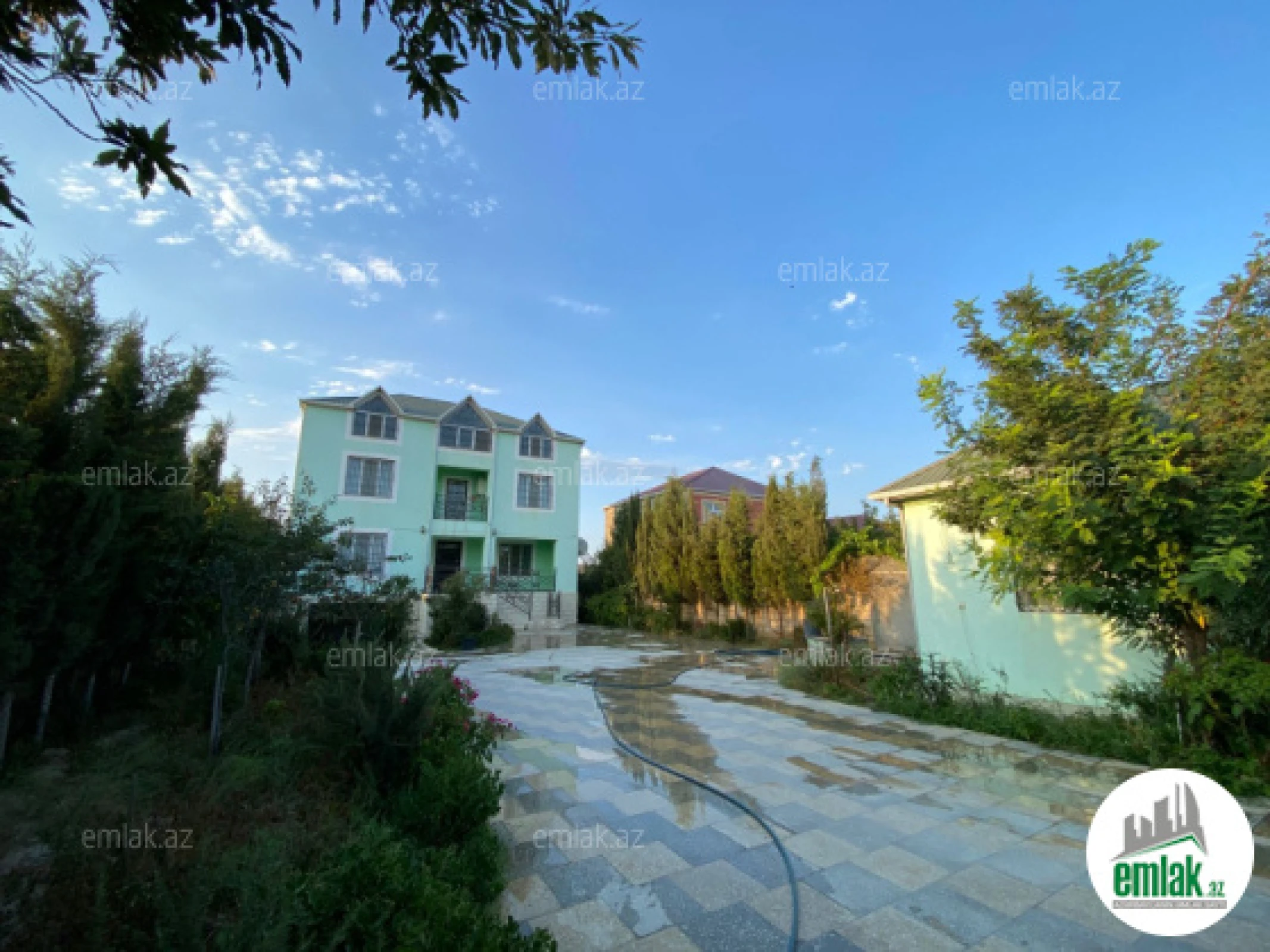 Satılır 5 otaqlı həyət evi 280 m²