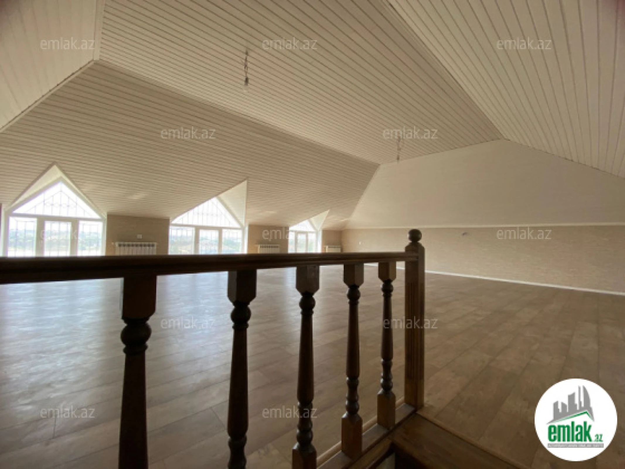 Satılır 5 otaqlı həyət evi 280 m²