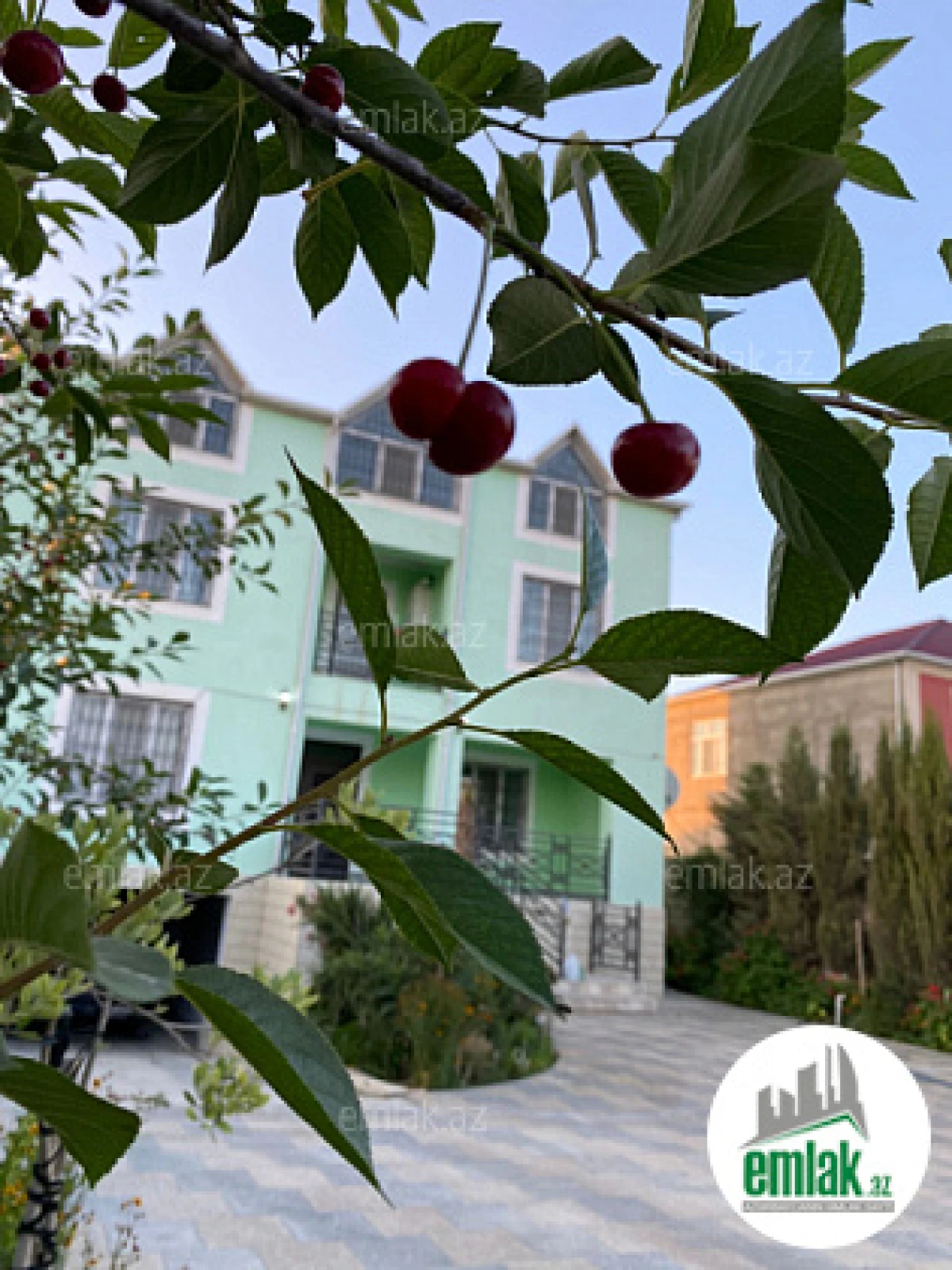 Satılır 5 otaqlı həyət evi 280 m²