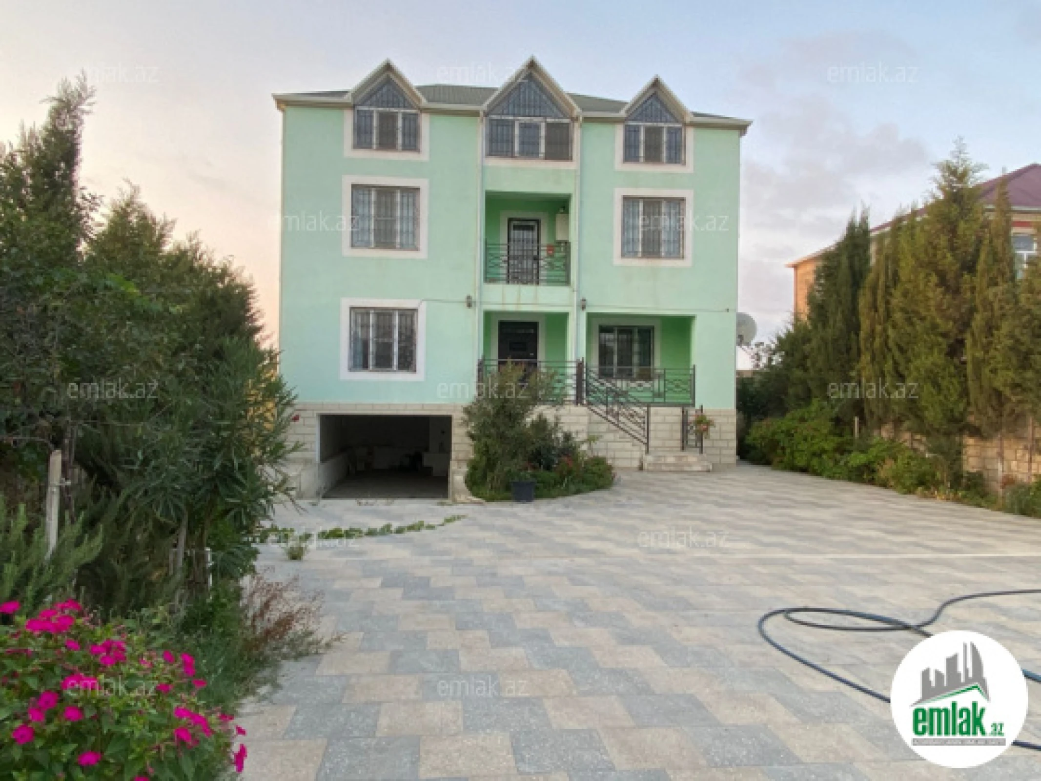 Satılır 5 otaqlı həyət evi 280 m²