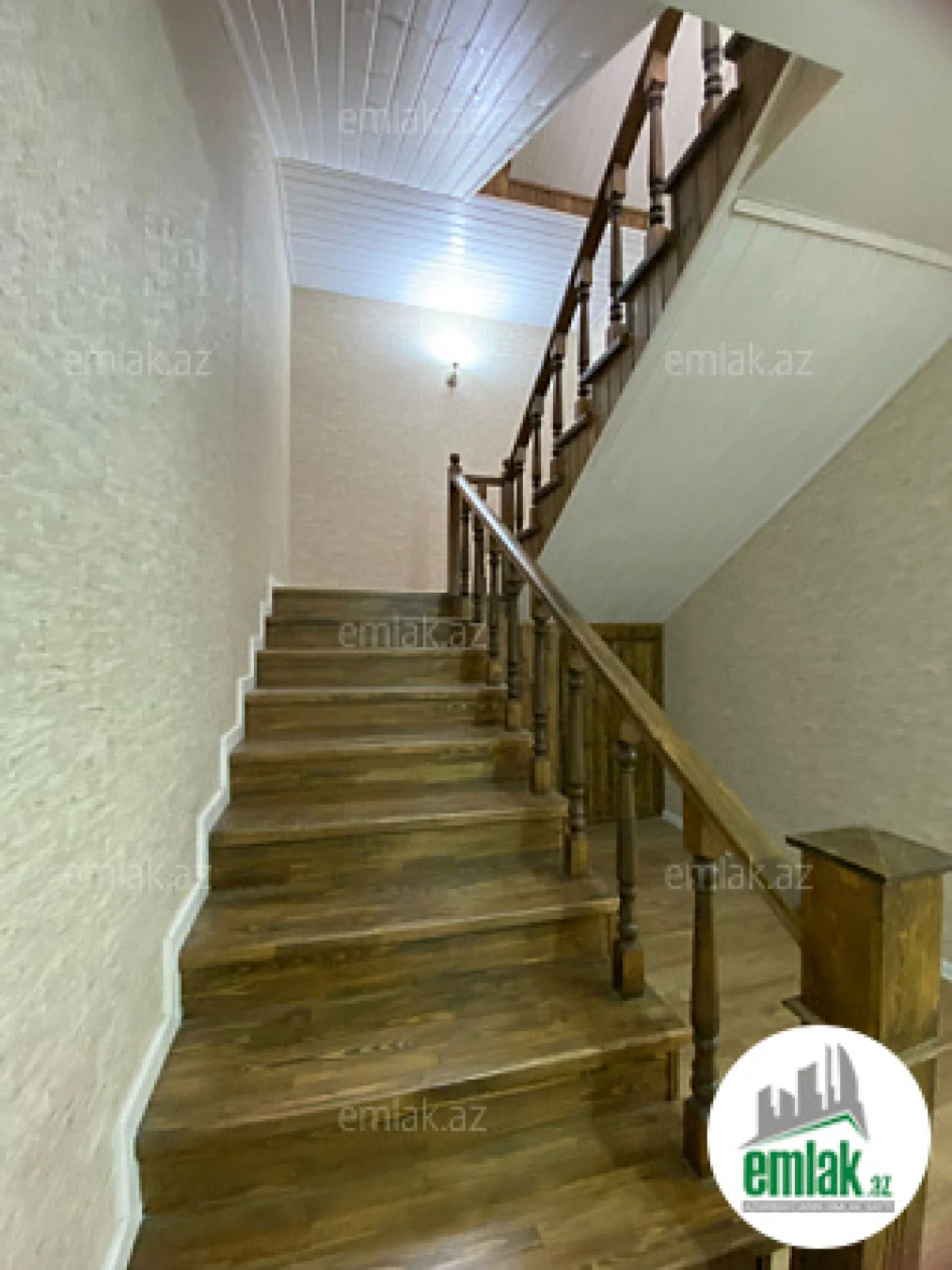 Satılır 5 otaqlı həyət evi 280 m²