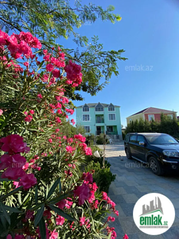 Satılır 5 otaqlı həyət evi 280 m²