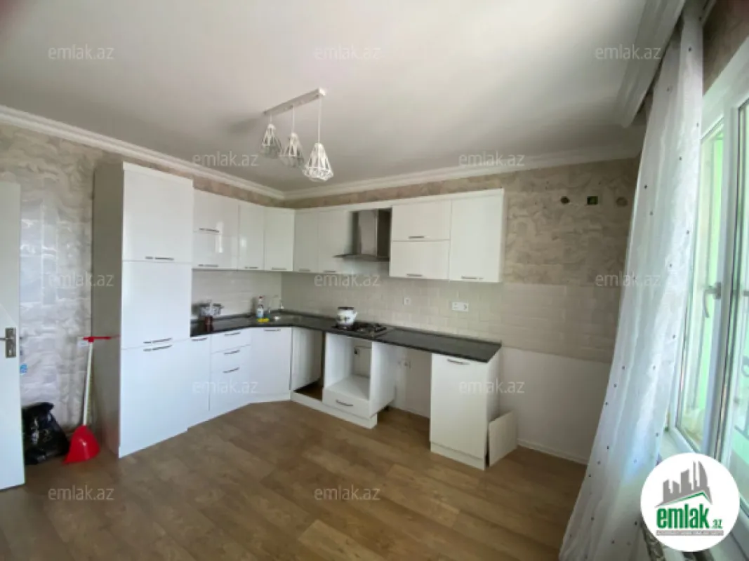 Satılır 5 otaqlı həyət evi 280 m²