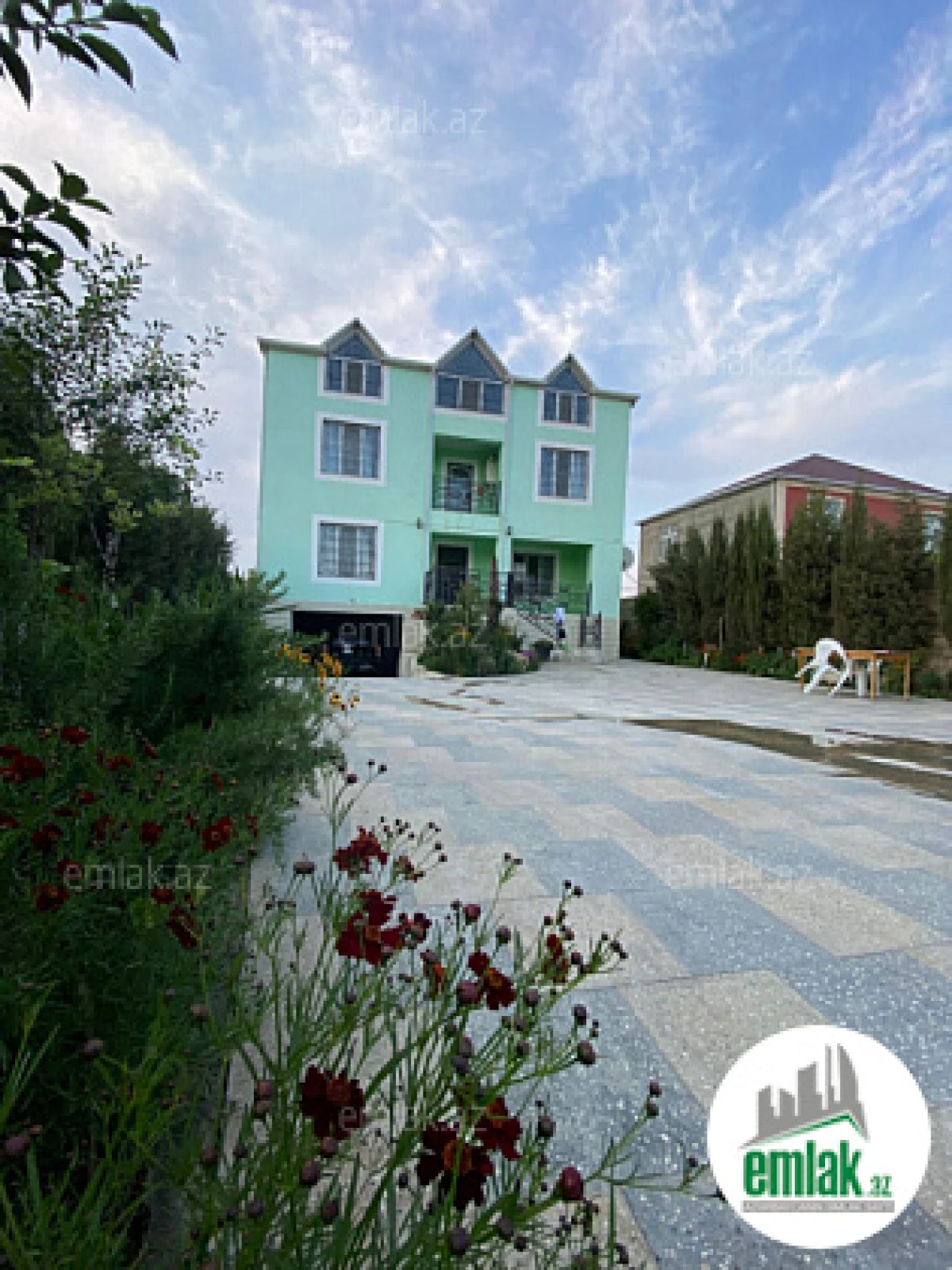 Satılır 5 otaqlı həyət evi 280 m²