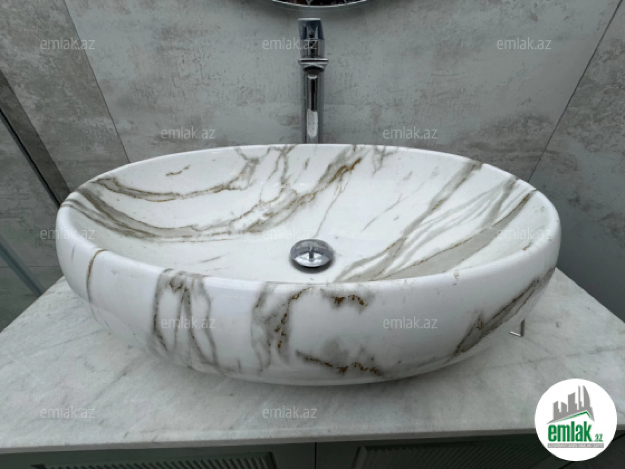 Satılır 2 otaqlı yeni tikili 85 m²