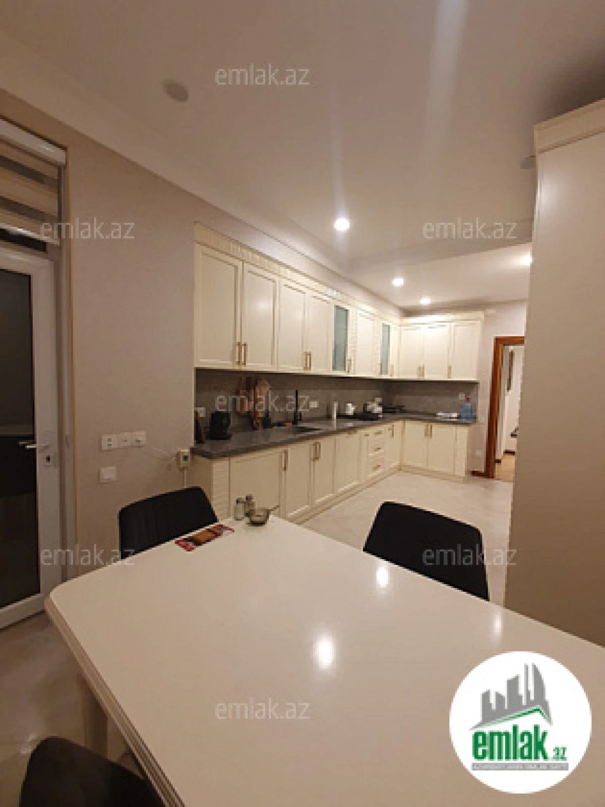 Satılır 4 otaqlı yeni tikili 130 m²