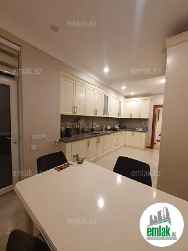 Satılır 4 otaqlı yeni tikili 130 m²