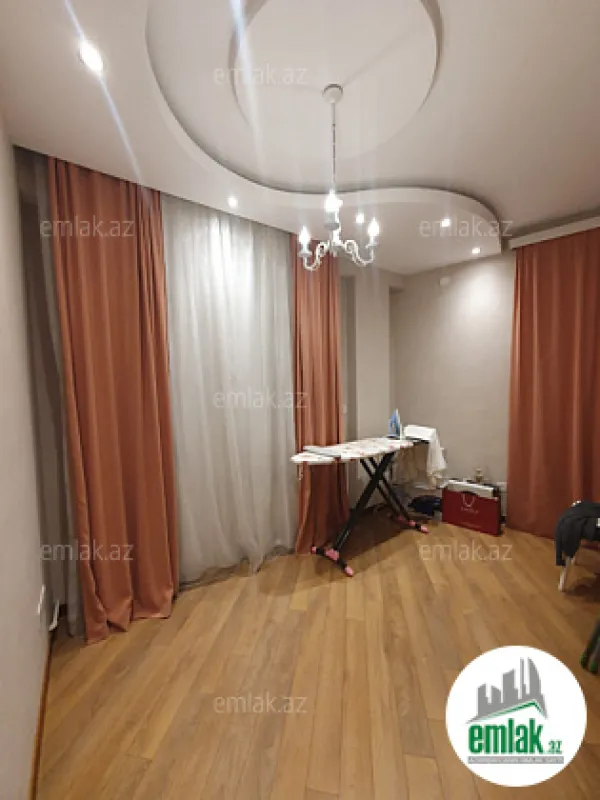 Satılır 4 otaqlı yeni tikili 130 m²