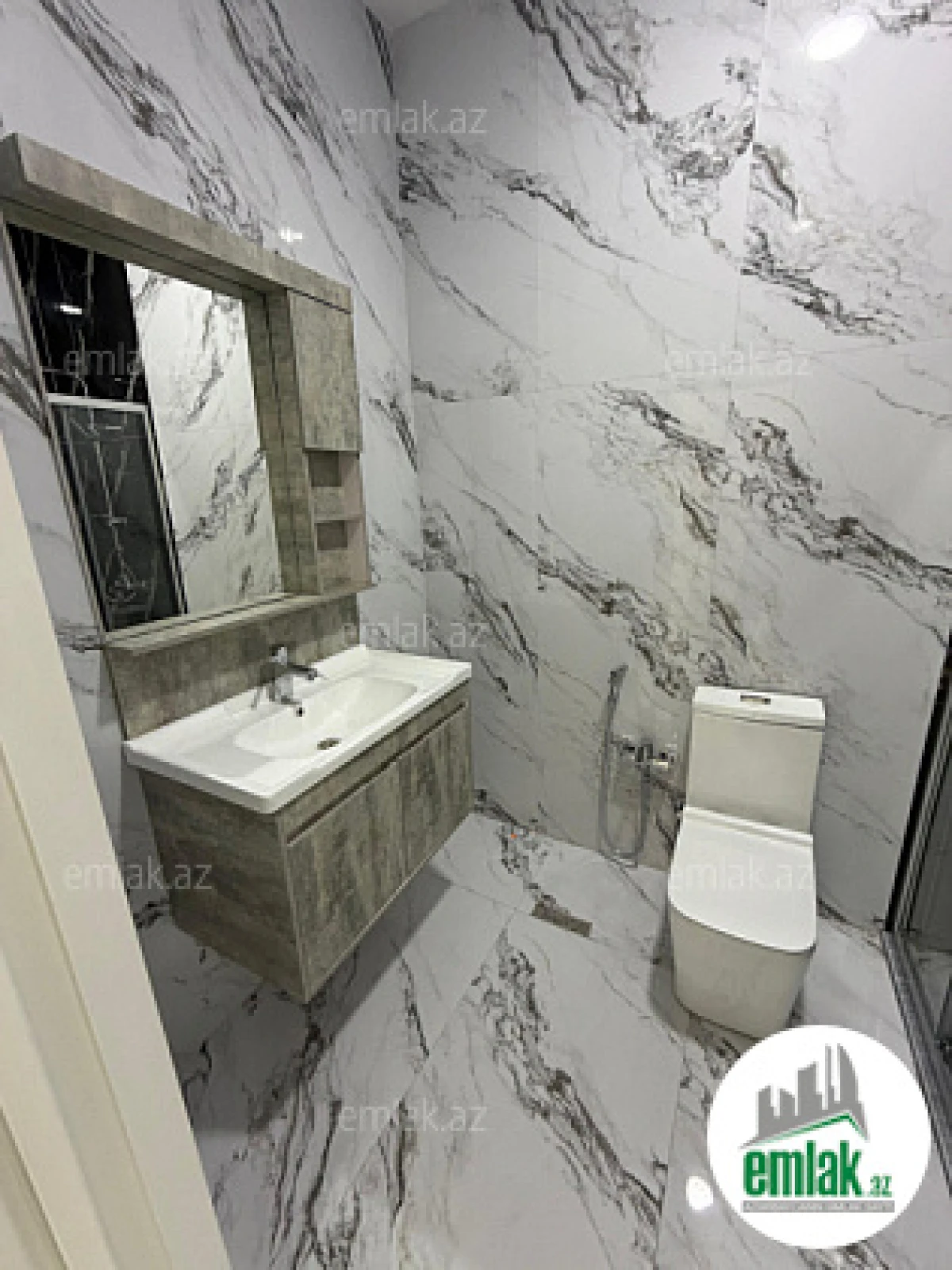 Satılır 4 otaqlı mənzil 100 m²