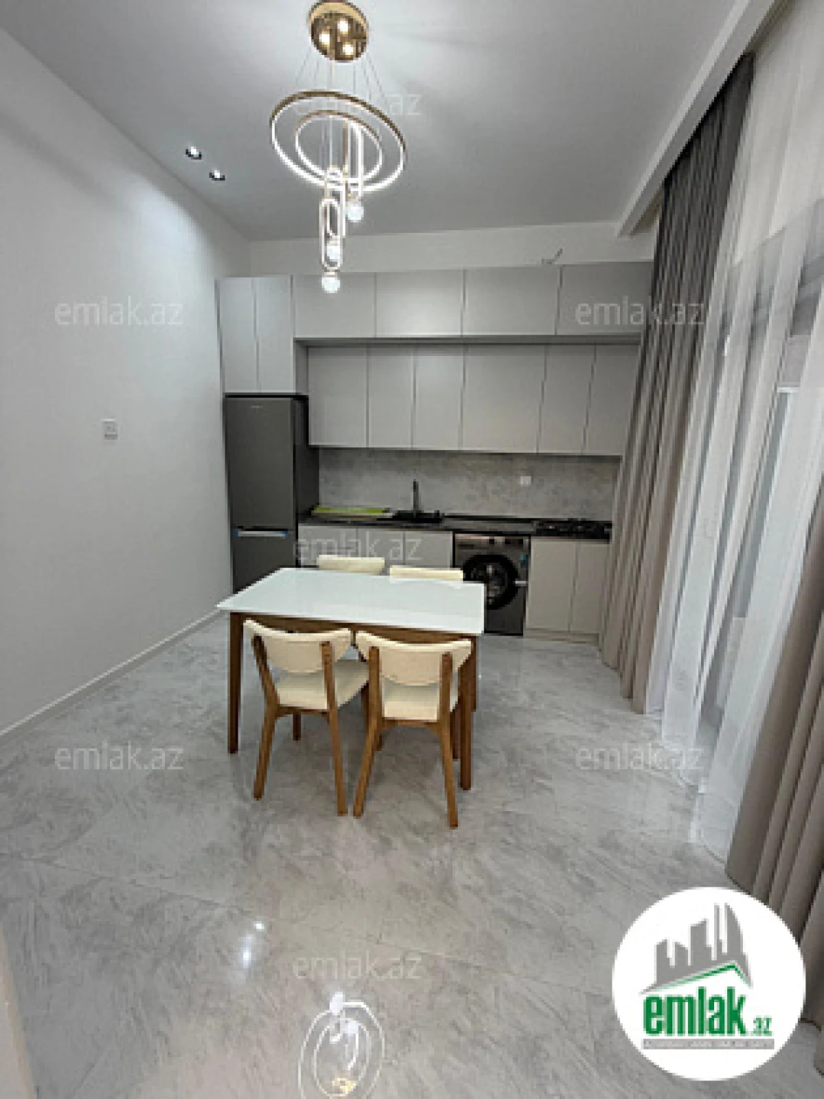Satılır 4 otaqlı mənzil 100 m²