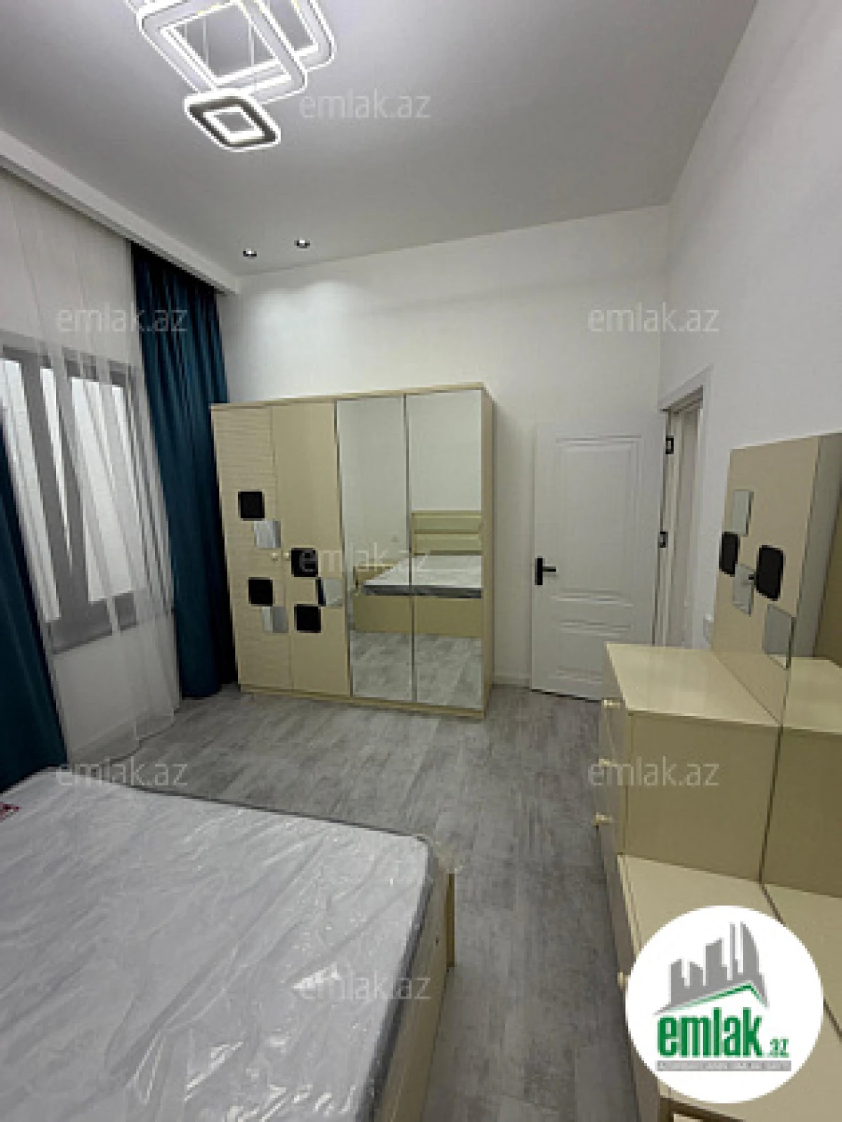 Satılır 4 otaqlı mənzil 100 m²