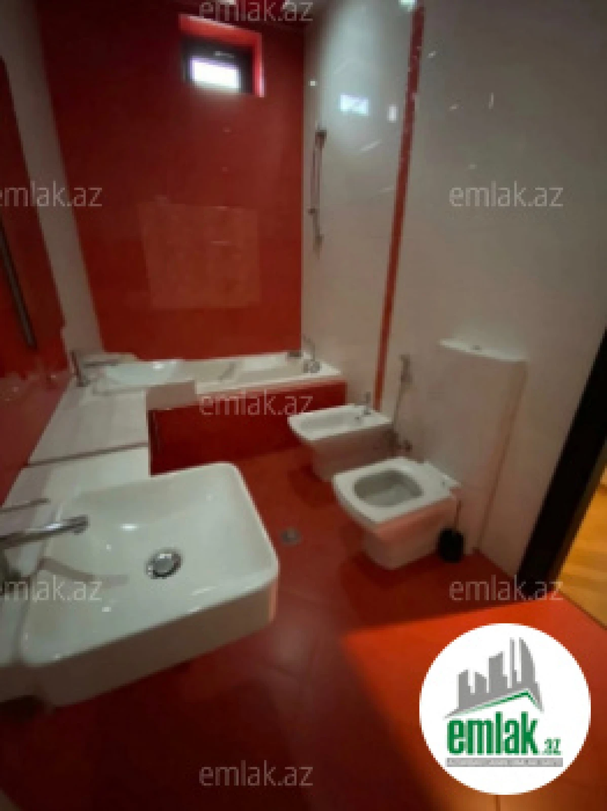 Satılır 8 otaqlı həyət evi 650 m²