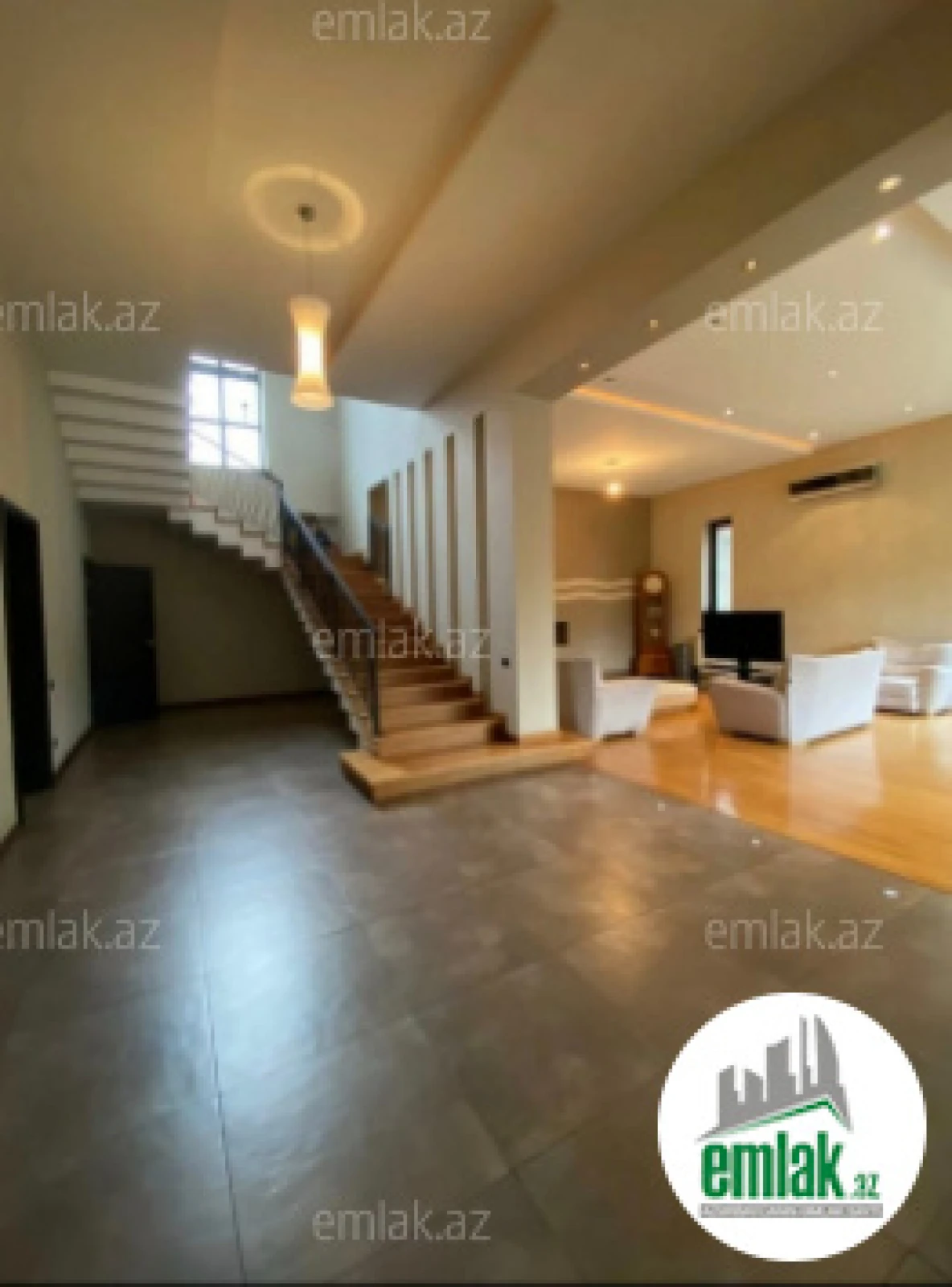 Satılır 8 otaqlı həyət evi 650 m²