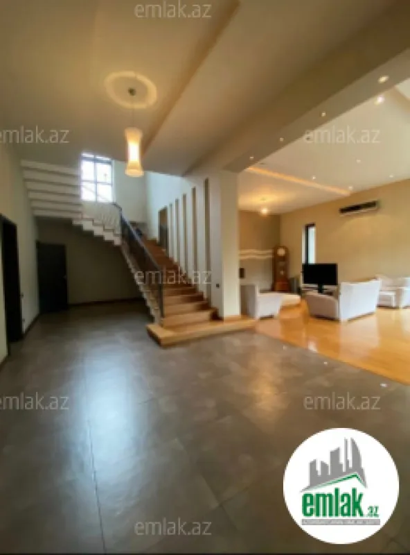 Satılır 8 otaqlı həyət evi 650 m²