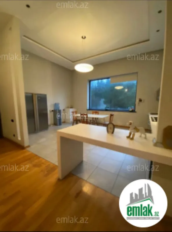 Satılır 8 otaqlı həyət evi 650 m²