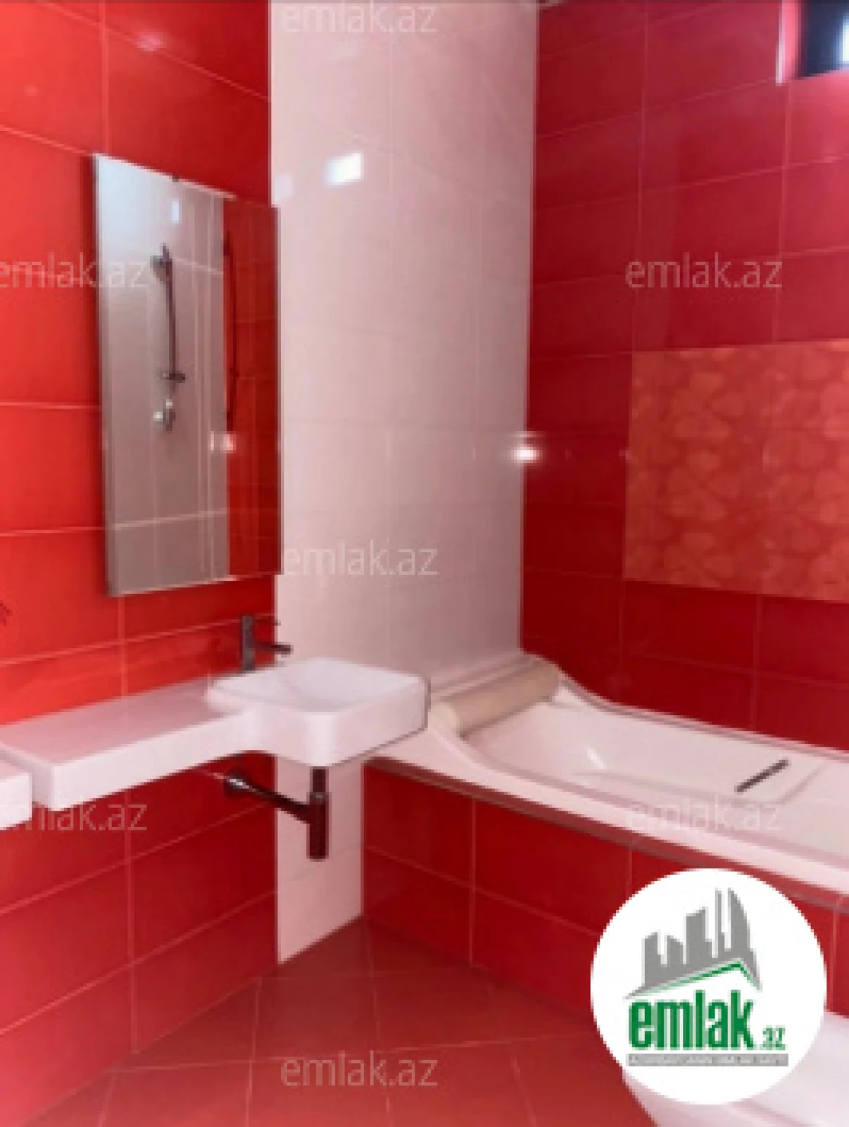 Satılır 8 otaqlı həyət evi 650 m²