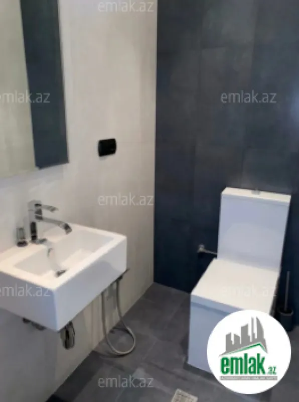 Satılır 8 otaqlı həyət evi 650 m²