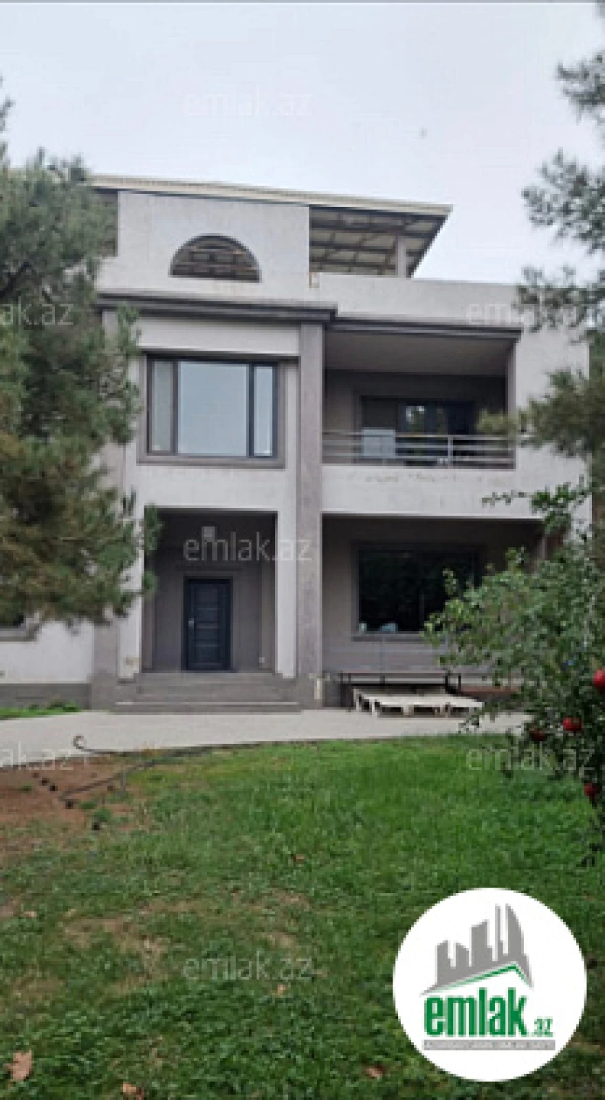 Satılır 8 otaqlı həyət evi 650 m²