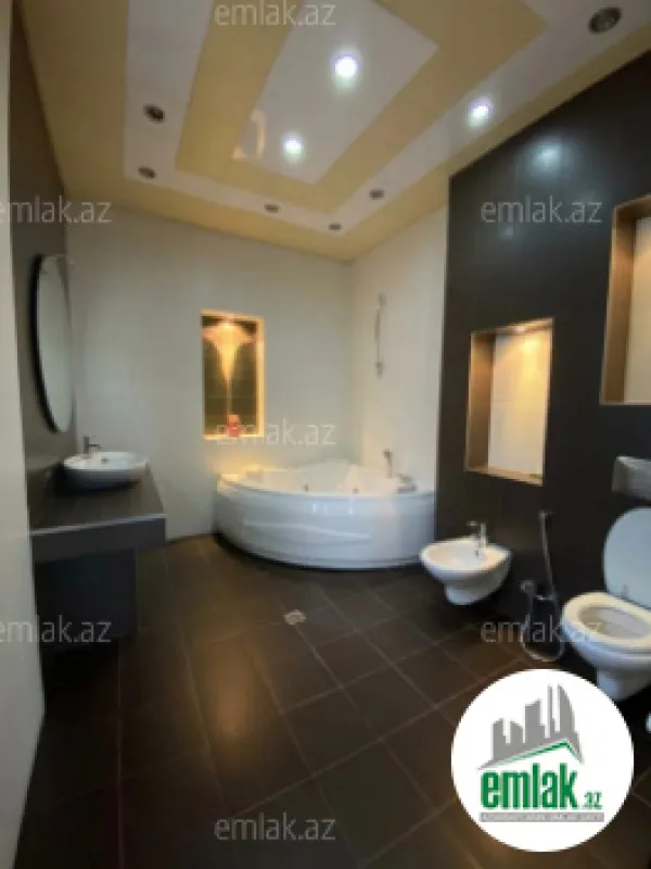 Satılır 8 otaqlı həyət evi 650 m²