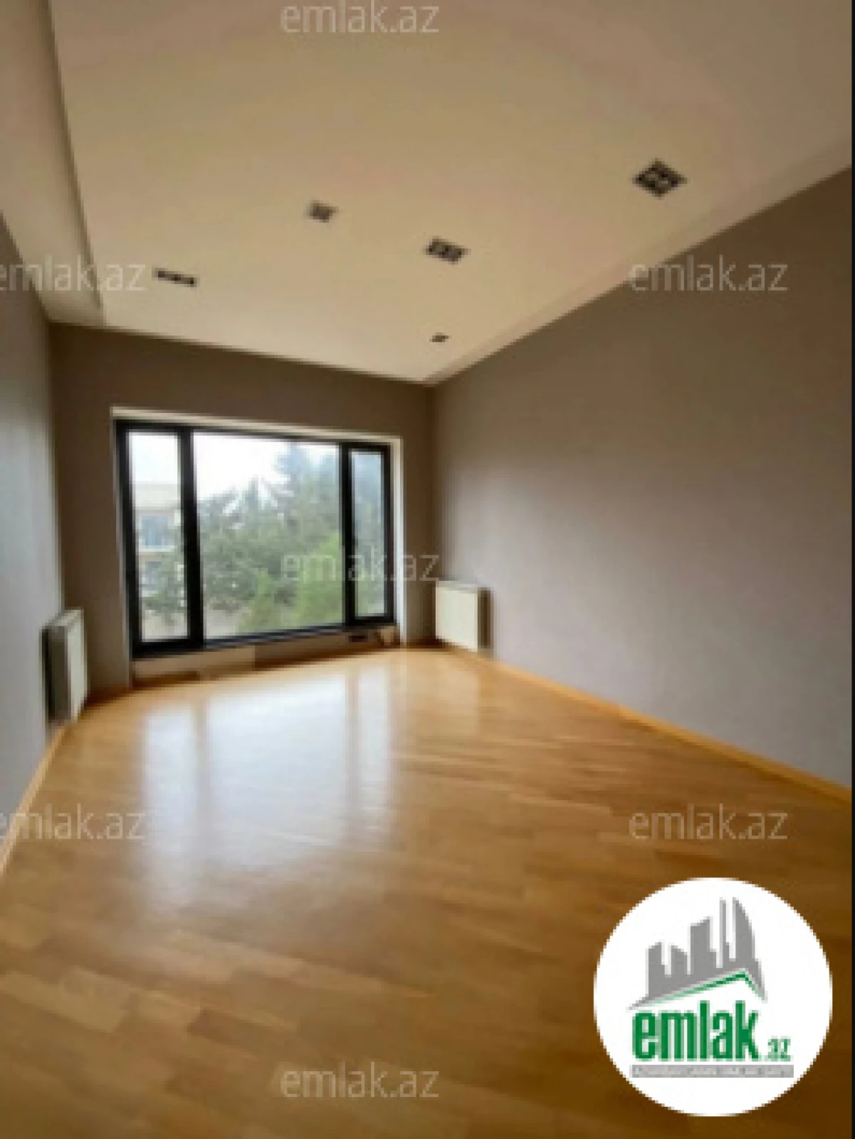 Satılır 8 otaqlı həyət evi 650 m²