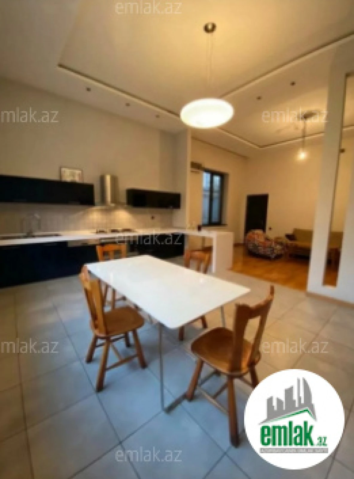 Satılır 8 otaqlı həyət evi 650 m²