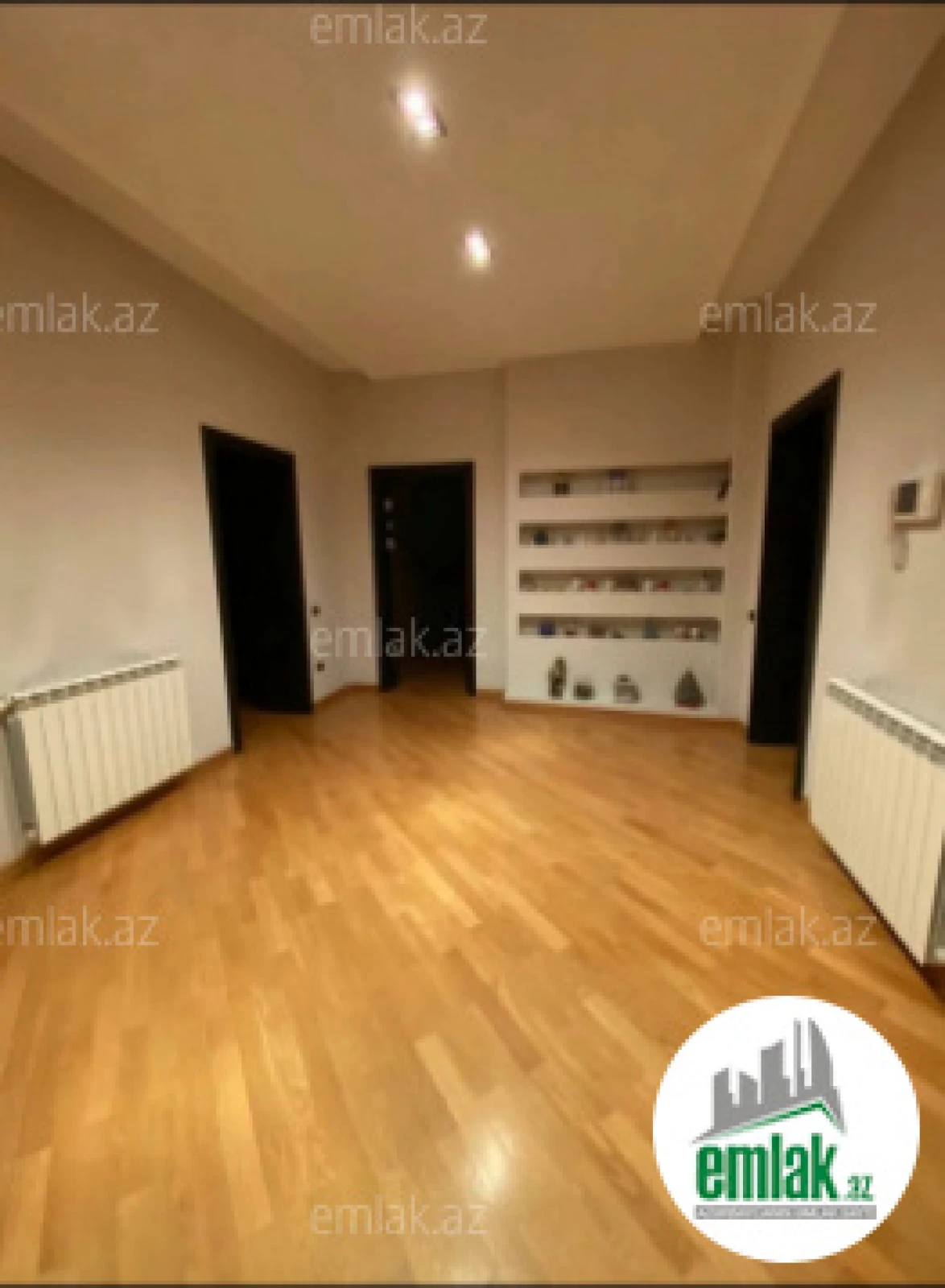 Satılır 8 otaqlı həyət evi 650 m²