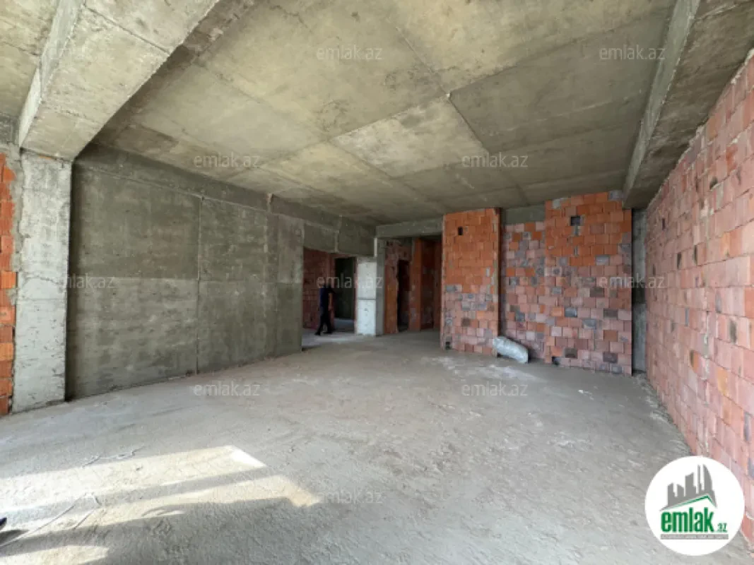 Satılır 4 otaqlı yeni tikili 175 m²