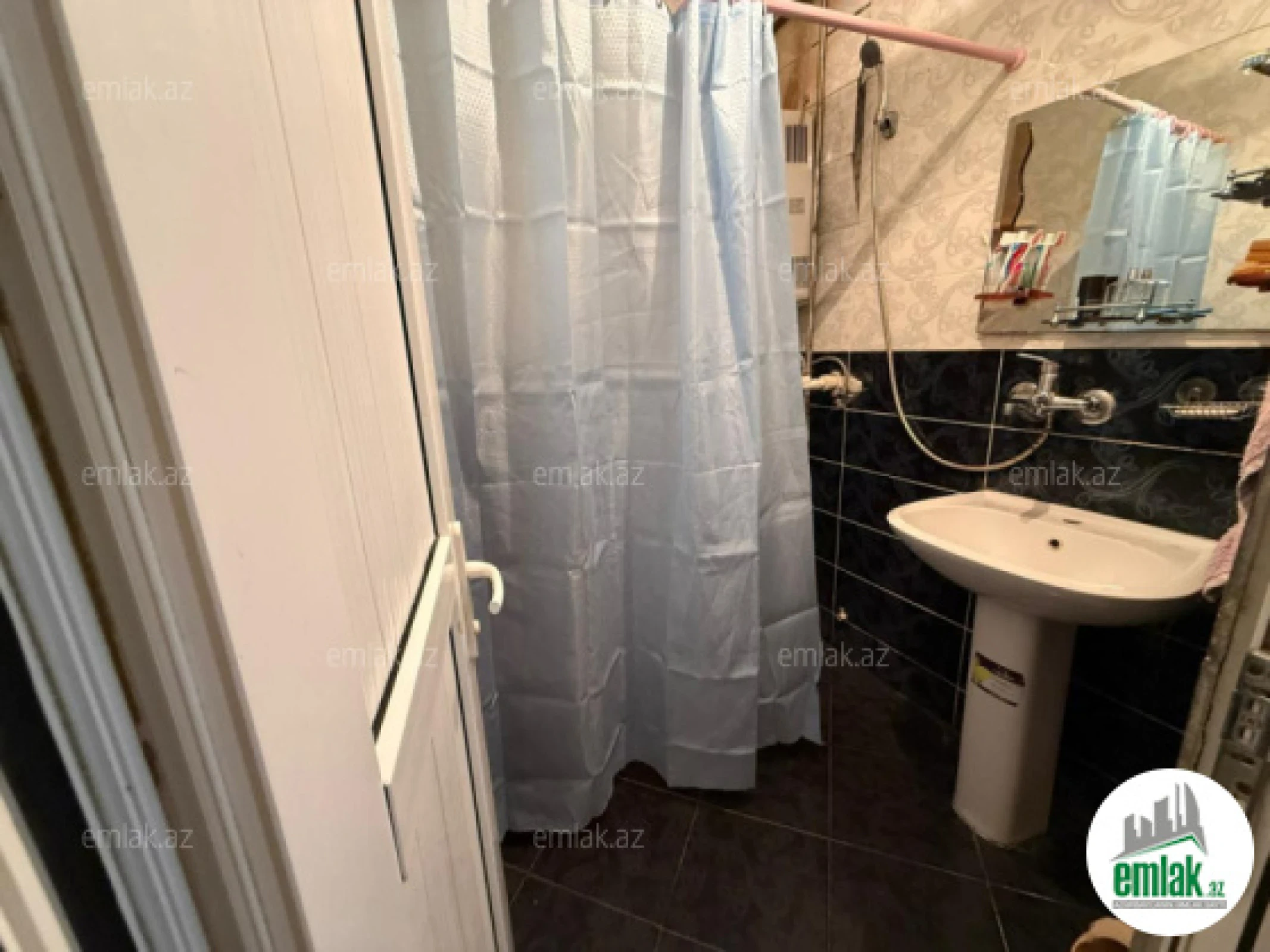 Satılır 2 otaqlı köhnə tikili 40 m²