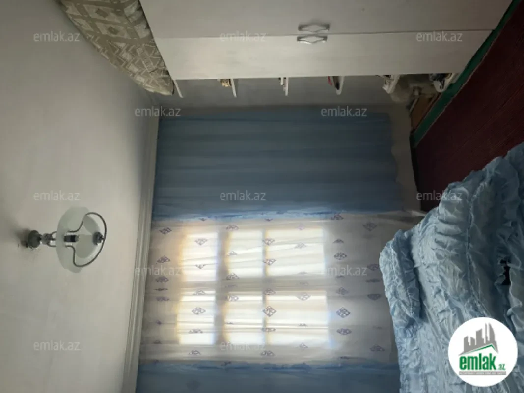 Satılır 4 otaqlı köhnə tikili 100 m²