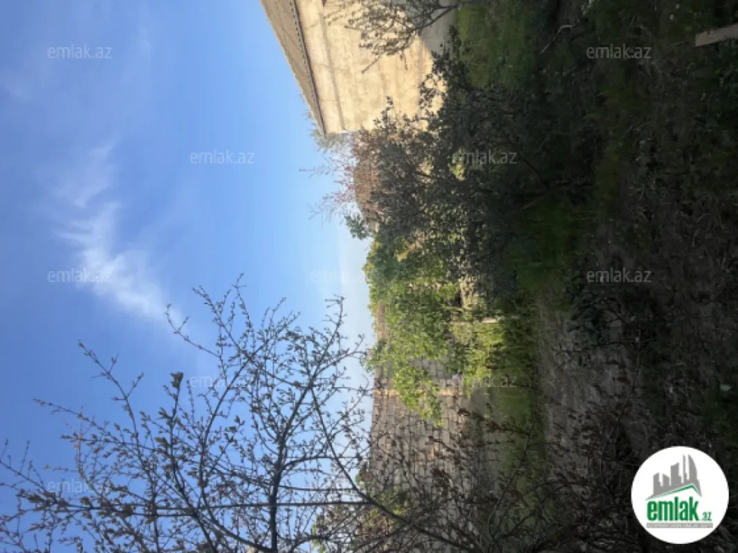 Satılır 4 otaqlı köhnə tikili 100 m²