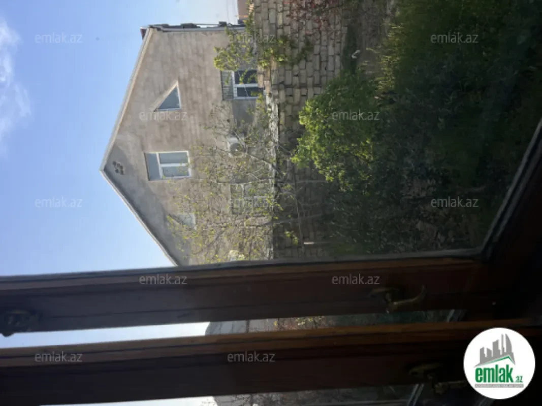Satılır 4 otaqlı köhnə tikili 100 m²