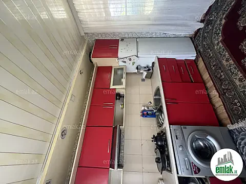 Satılır 4 otaqlı köhnə tikili 100 m²