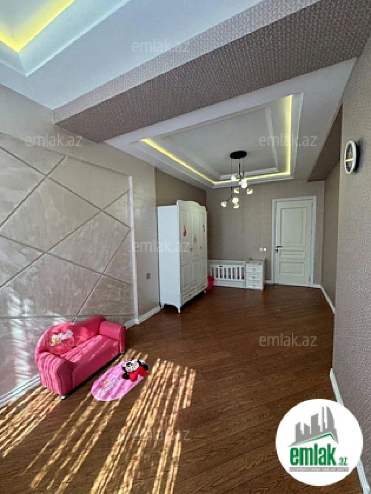 Satılır 3 otaqlı yeni tikili 125 m²