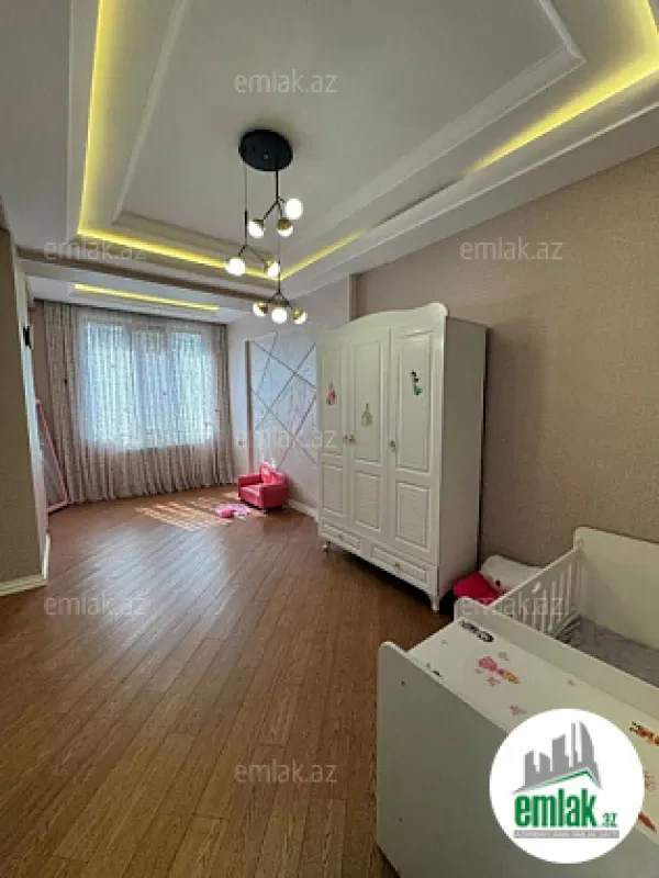 Satılır 3 otaqlı yeni tikili 125 m²