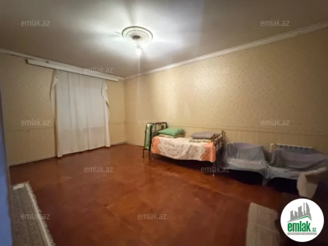 Satılır 8 otaqlı həyət evi 450 m²